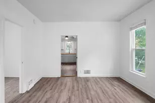 447 Ashland Ave, Elgin, IL 60123 - Photo 7