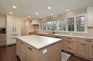921 Woodbine Ln, Northbrook, IL 60062 - Photo 3