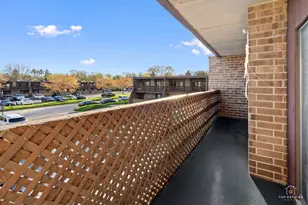 1209 Kenneth Cir, Elgin, IL 60120 - Photo 5