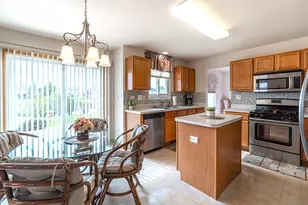 2649 Caliendo Cir, Montgomery, IL 60538 - Photo 13