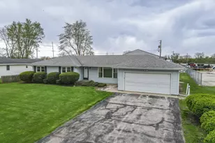 8050 N 2000E Rd, Manteno, IL 60950 - Photo 1