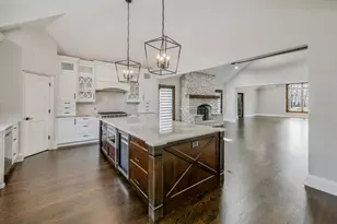 2038 Camphill Cir, Inverness, IL 60067 - Photo 7