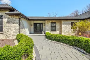 2038 Camphill Cir, Inverness, IL 60067 - Photo 3