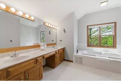 301 Stoneleigh Lane, Oswego, IL 60543 - Photo 29