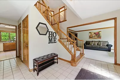301 Stoneleigh Lane, Oswego, IL 60543 - Photo 5
