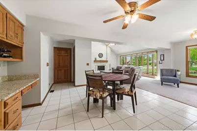 301 Stoneleigh Lane, Oswego, IL 60543 - Photo 13
