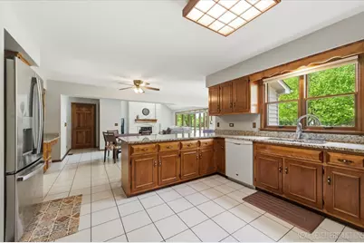 301 Stoneleigh Lane, Oswego, IL 60543 - Photo 11