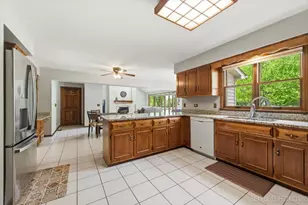 301 Stoneleigh Ln, Oswego, IL 60543 - Photo 11