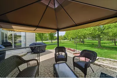 301 Stoneleigh Lane, Oswego, IL 60543 - Photo 37