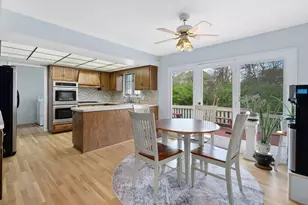 11547 Burr Oak Ln, Burr Ridge, IL 60527 - Photo 9