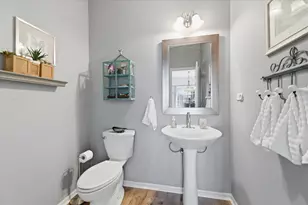 2255 Vanderbilt Dr, Geneva, IL 60134 - Photo 11