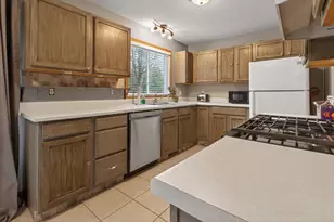 1109 Candlewick Dr, Poplar Grove, IL 61065 - Photo 5