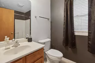 1109 Candlewick Dr, Poplar Grove, IL 61065 - Photo 17