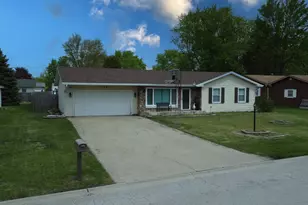 714 E Rosewood St, Watseka, IL 60970 - Photo 3