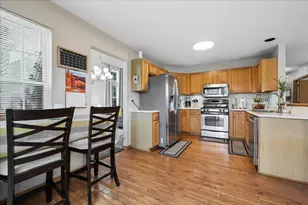 1068 N Camden Ln, South Elgin, IL 60177 - Photo 9