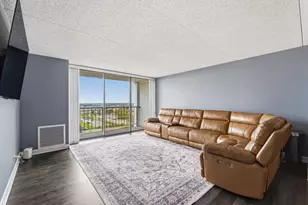 2005 S Finley Rd, Lombard, IL 60148 - Photo 5