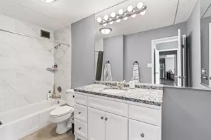 2005 S Finley Rd, Lombard, IL 60148 - Photo 15