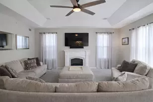 1235 Mallard Ln, Hoffman Estates, IL 60192 - Photo 5