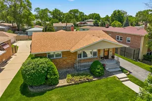 5233 Oak Center Dr, Oak Lawn, IL 60453 - Photo 3