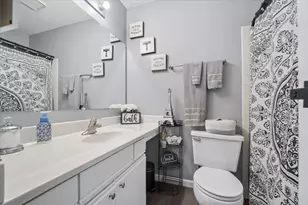 26 Ascot Ln, Streamwood, IL 60107 - Photo 17