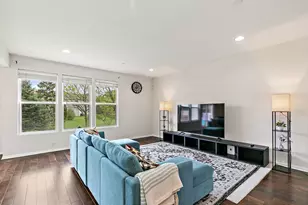 1566 Yellowstone Dr, Streamwood, IL 60107 - Photo 7