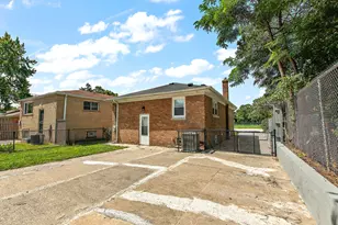 1051 Burnham Ave, Calumet City, IL 60409 - Photo 21