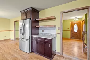 13714 Woodridge Ln, Orland Park, IL 60462 - Photo 11