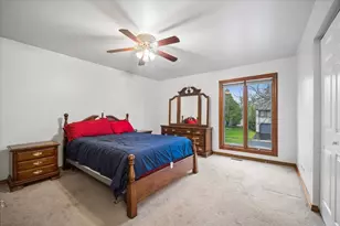 252 Ewell Ct, Bartlett, IL 60103 - Photo 9