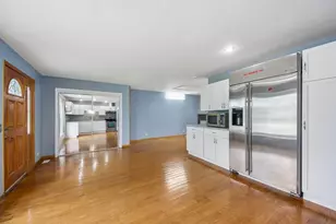 670 Lakeview Ln, Hoffman Estates, IL 60169 - Photo 9
