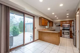 39895 N Crabapple Dr, Antioch, IL 60002 - Photo 5