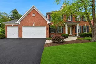 864 Wingfoot Dr, North Aurora, IL 60542 - Photo 1