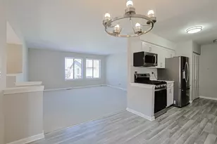 1332 Kingsbury Dr, Hanover Park, IL 60133 - Photo 9