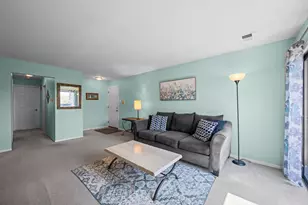 831 E Coach Rd, Palatine, IL 60074 - Photo 15