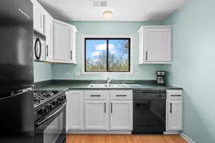 831 E Coach Rd, Palatine, IL 60074 - Photo 5