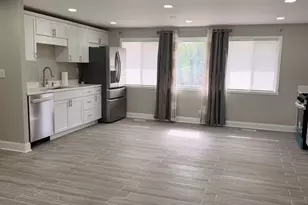 935 S Cedarcrest Dr, Schaumburg, IL 60193 - Photo 5
