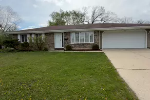 935 S Cedarcrest Dr, Schaumburg, IL 60193 - Photo 3