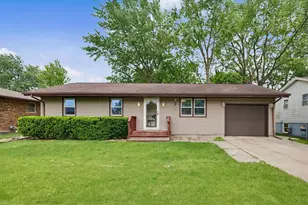 816 N Mohave Dr, Pontiac, IL 61764 - Photo 1