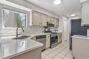 1990 Wildwood Ln, Hanover Park, IL 60133 - Photo 11