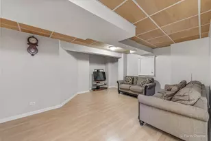 1990 Wildwood Ln, Hanover Park, IL 60133 - Photo 25