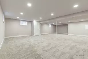 1114 Hewitt Dr, Des Plaines, IL 60016 - Photo 23