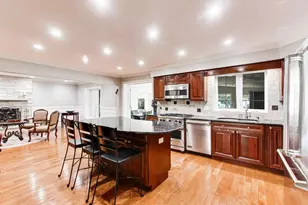 1631 E Greenwood Dr, Mount Prospect, IL 60056 - Photo 5
