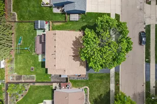 2250 Bannister Ln, Aurora, IL 60504 - Photo 3