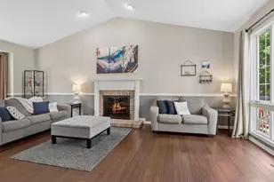 550 Rose Ln, Bartlett, IL 60103 - Photo 5