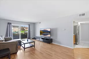 14B Kingery Quarter, Willowbrook, IL 60527 - Photo 5