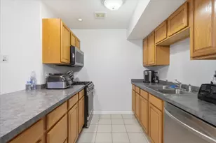 14B Kingery Quarter, Willowbrook, IL 60527 - Photo 9