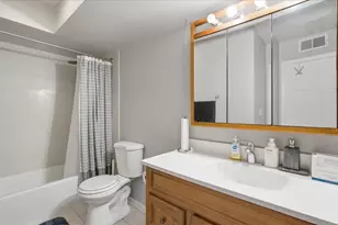 14B Kingery Quarter, Willowbrook, IL 60527 - Photo 13