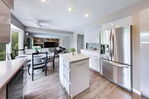 309 E Russet Way, Palatine, IL 60067 - Photo 5