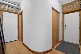 1651 W Pratt Blvd, Chicago, IL 60626 - Photo 5