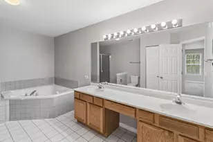2075 Ivy Ridge Dr, Hoffman Estates, IL 60192 - Photo 19
