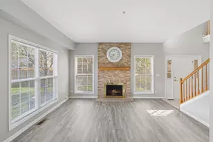 2075 Ivy Ridge Dr, Hoffman Estates, IL 60192 - Photo 3